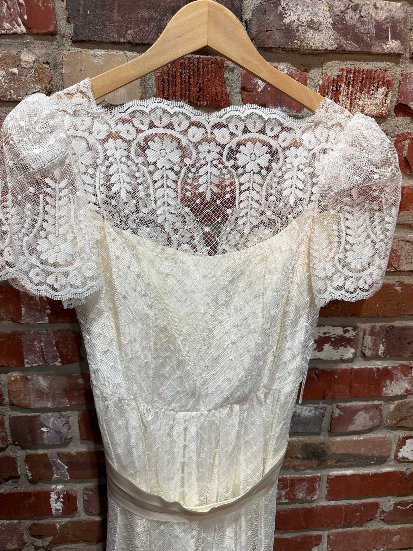 70s White Formal Occasion Dress with Bow