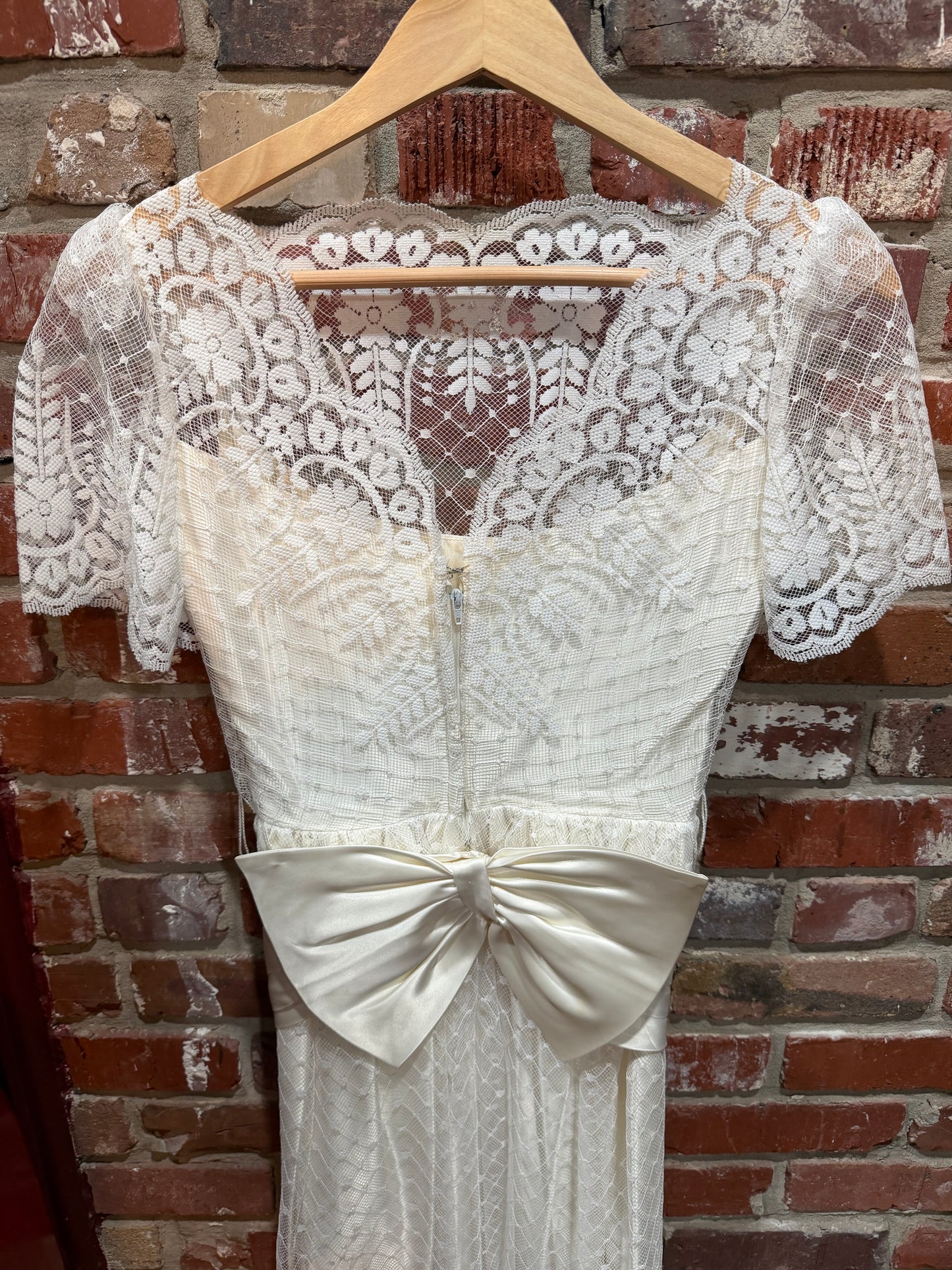70s White Formal Occasion Dress with Bow