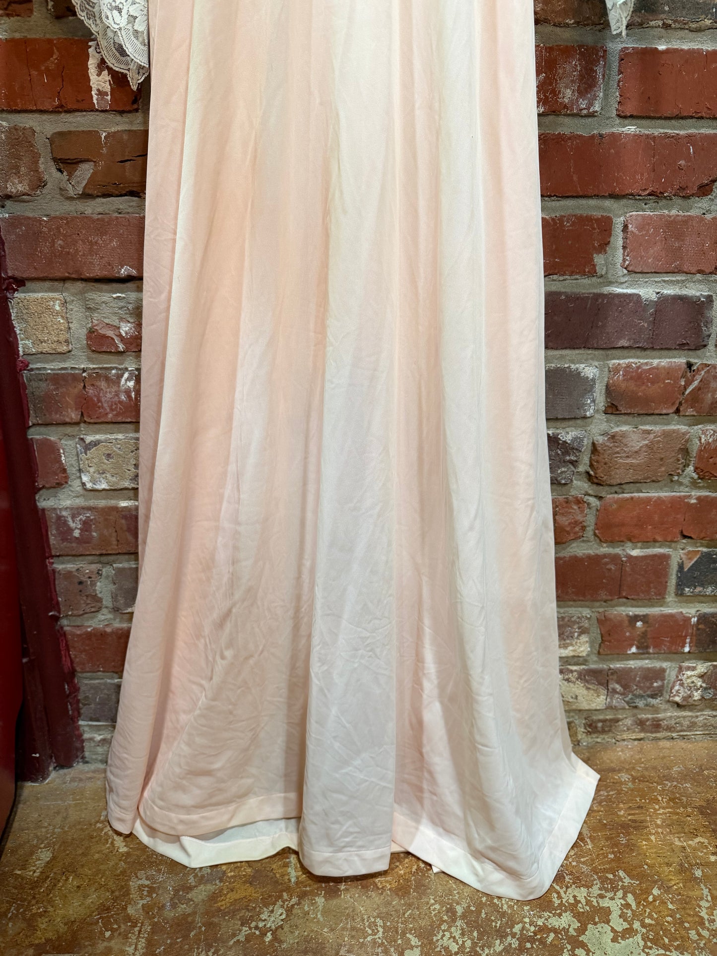 Jolie Lace-Trimmed Blush Satin Robe