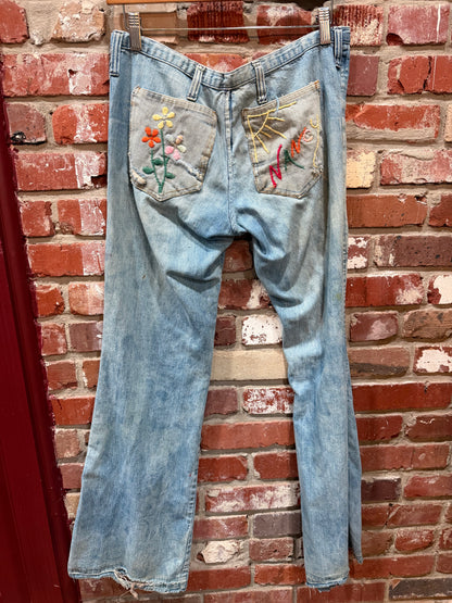 “Nancy” Embroidered Jeans