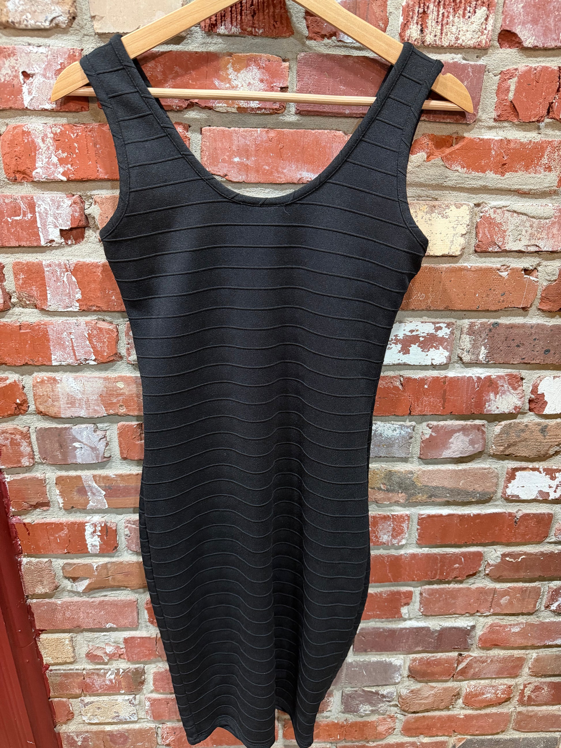 Discreet Bodycon Y2K Dress – Green Butterfly Atelier
